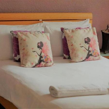 The Waterfront Townhouse Accommodation Kilkenny Bagian luar foto