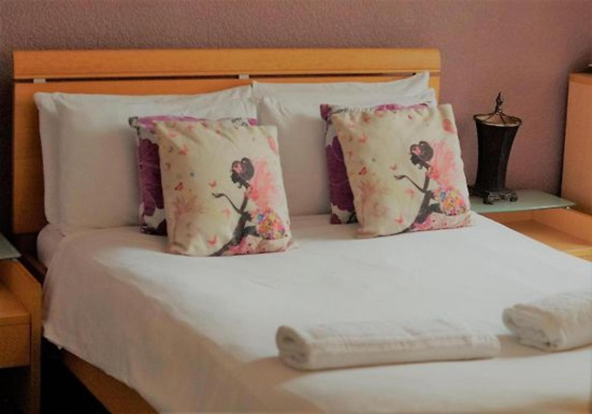 The Waterfront Townhouse Accommodation Kilkenny Bagian luar foto