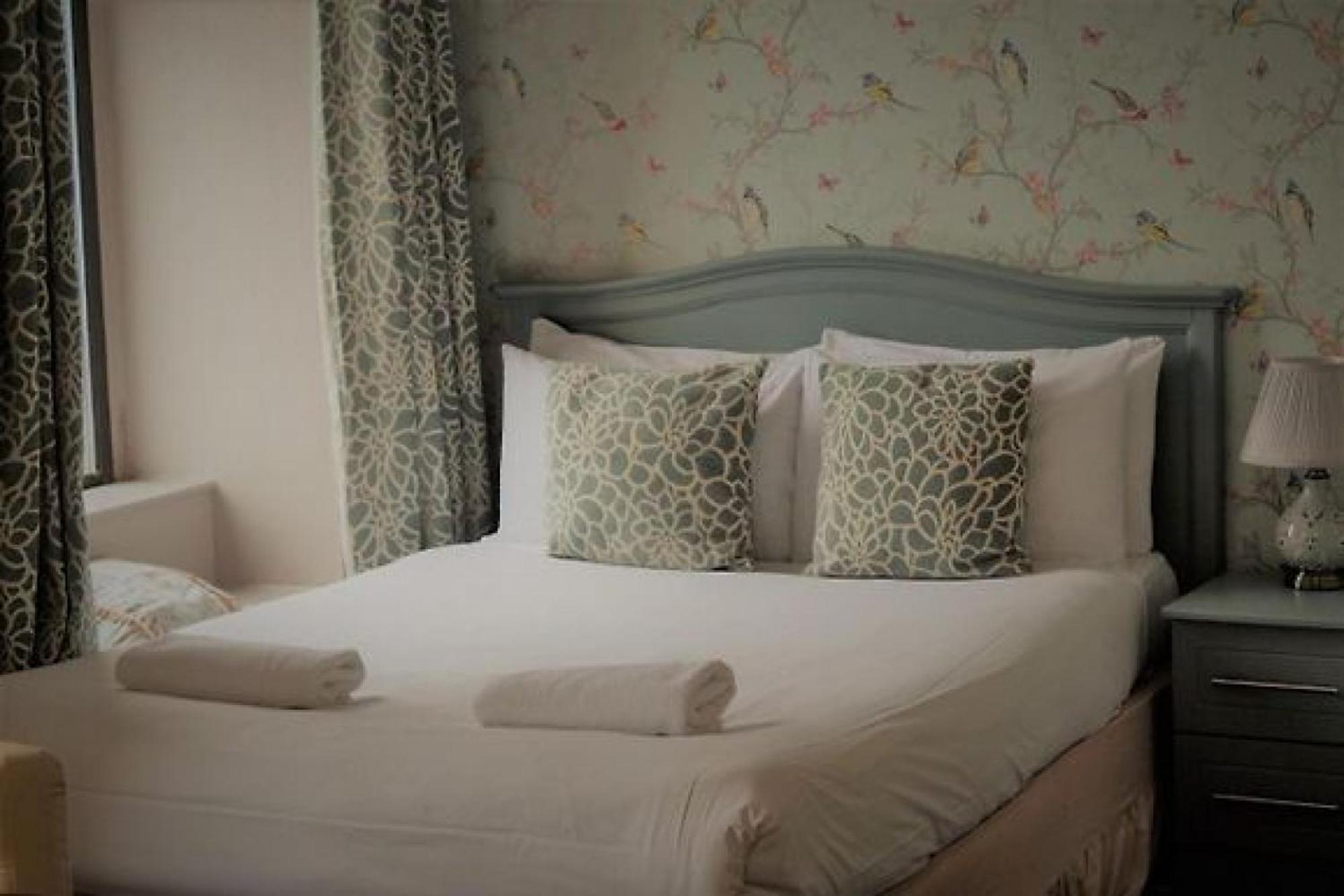 The Waterfront Townhouse Accommodation Kilkenny Bagian luar foto