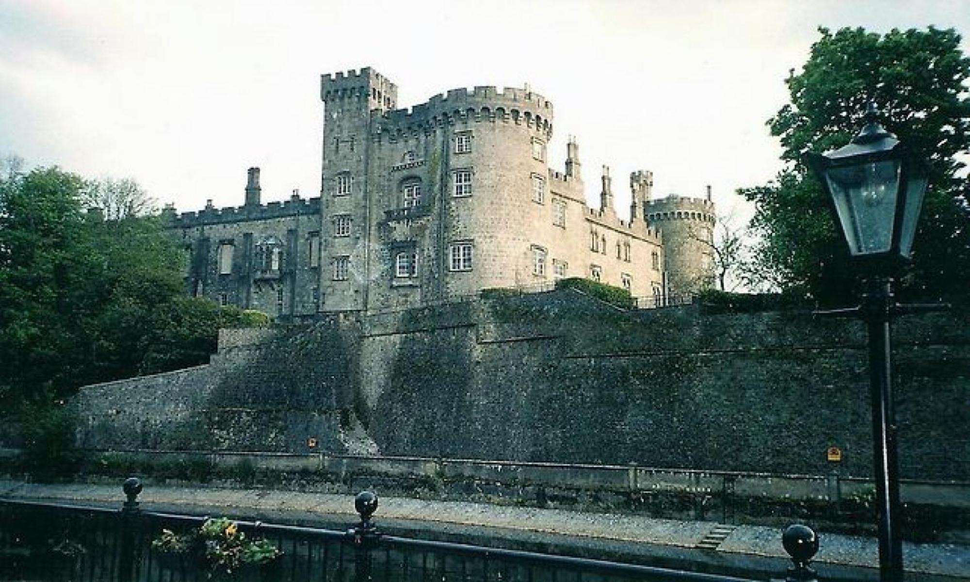 The Waterfront Townhouse Accommodation Kilkenny Bagian luar foto